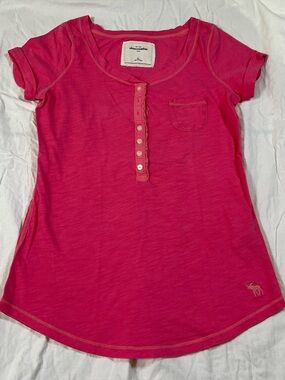 Y2k Abercrombie kids pink baby tee‎ Size XL fits women’s size xs/s